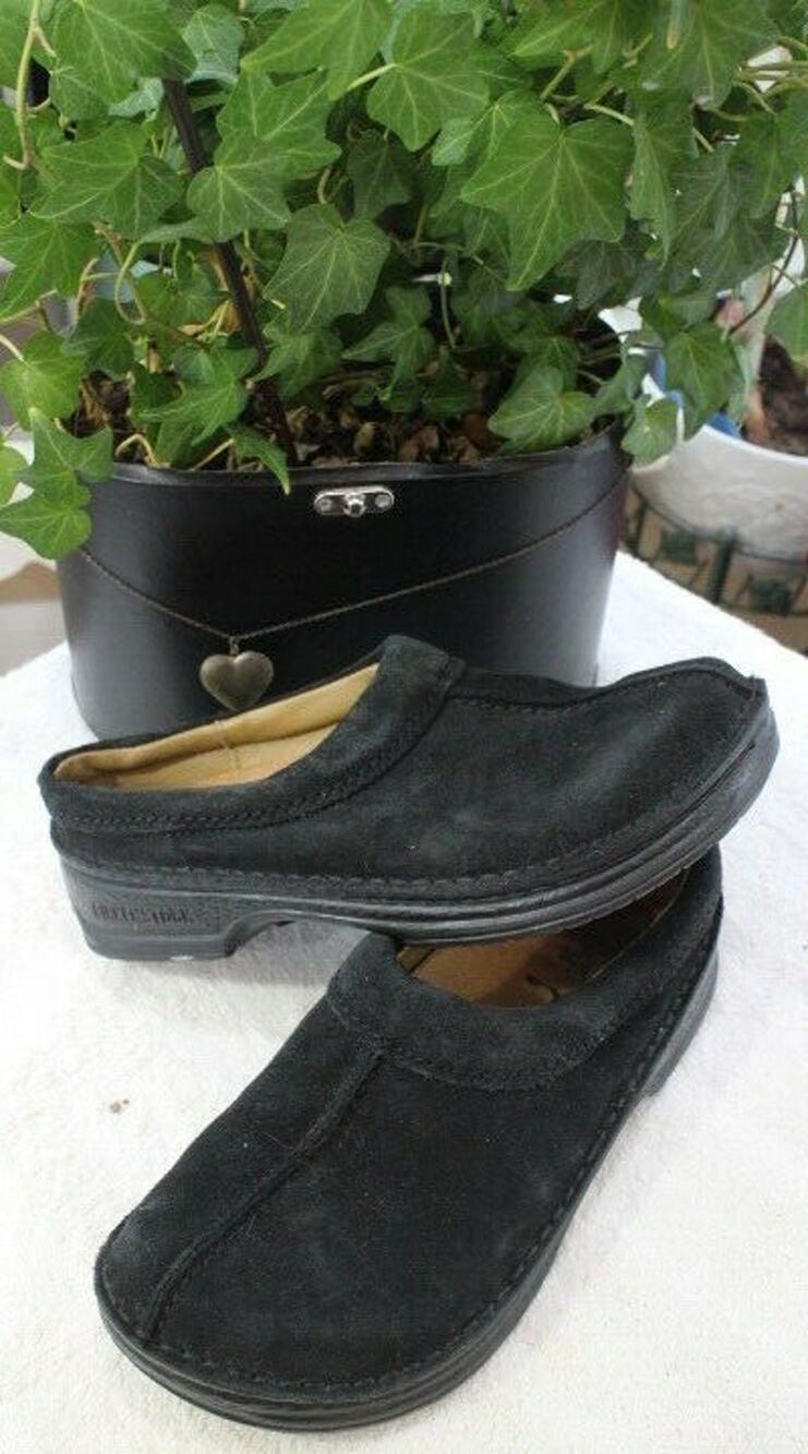 WOMENS BIRSKENSTOCK COVER TOES SLIPON SHOE SIZE 38 (900)